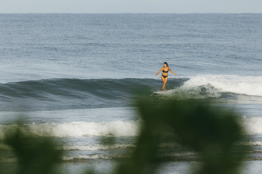 Surfista sobre una ola, imagen del programa